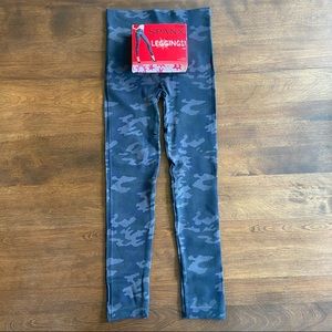 Spanx Look At Me Now Seamless Shaping Leggings Black Camo Medium NIP